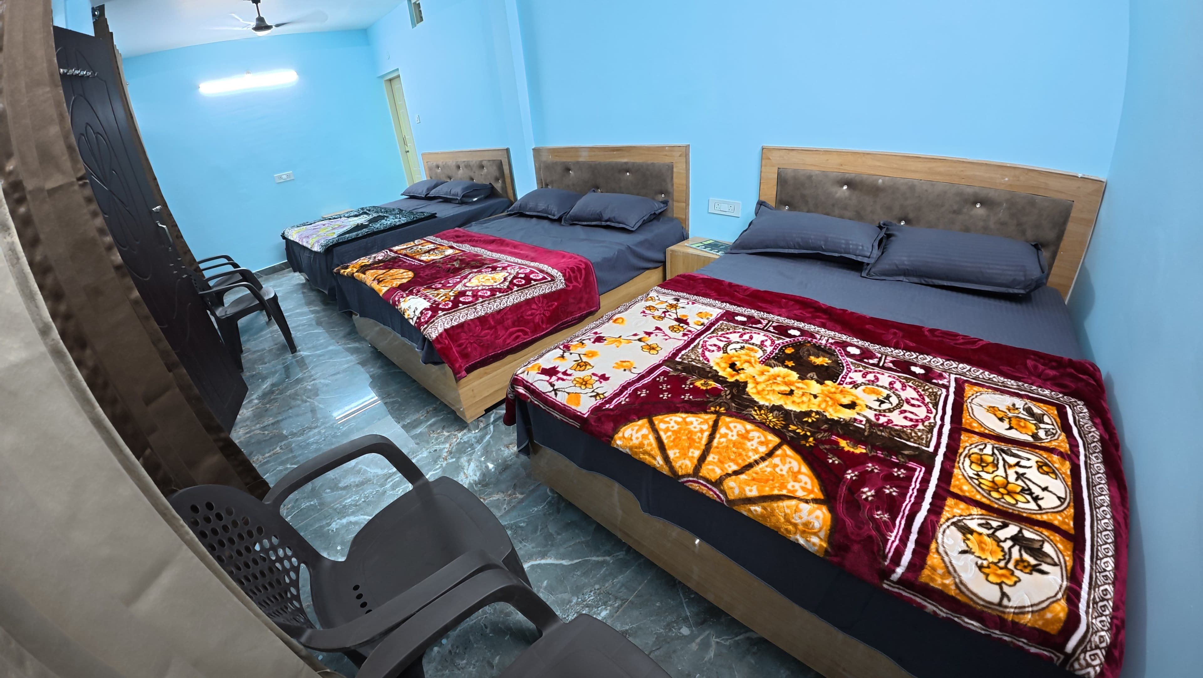 Six Bed Rooom